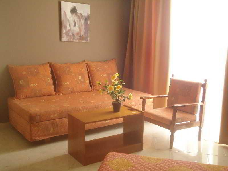 Hotel de apartamente Lyristis Dinos & 3*