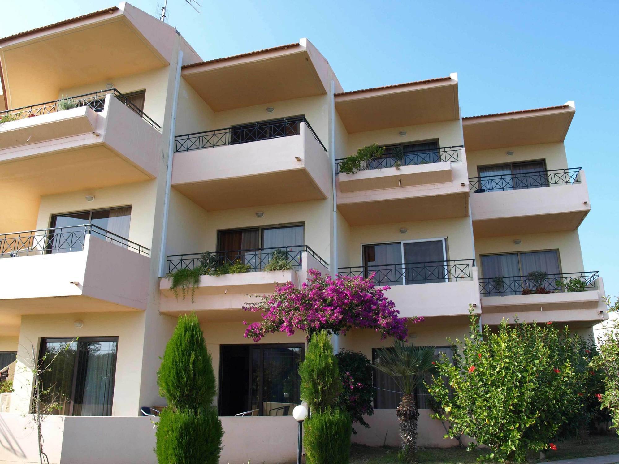 Hotel de apartamente Lyristis Dinos & 3*