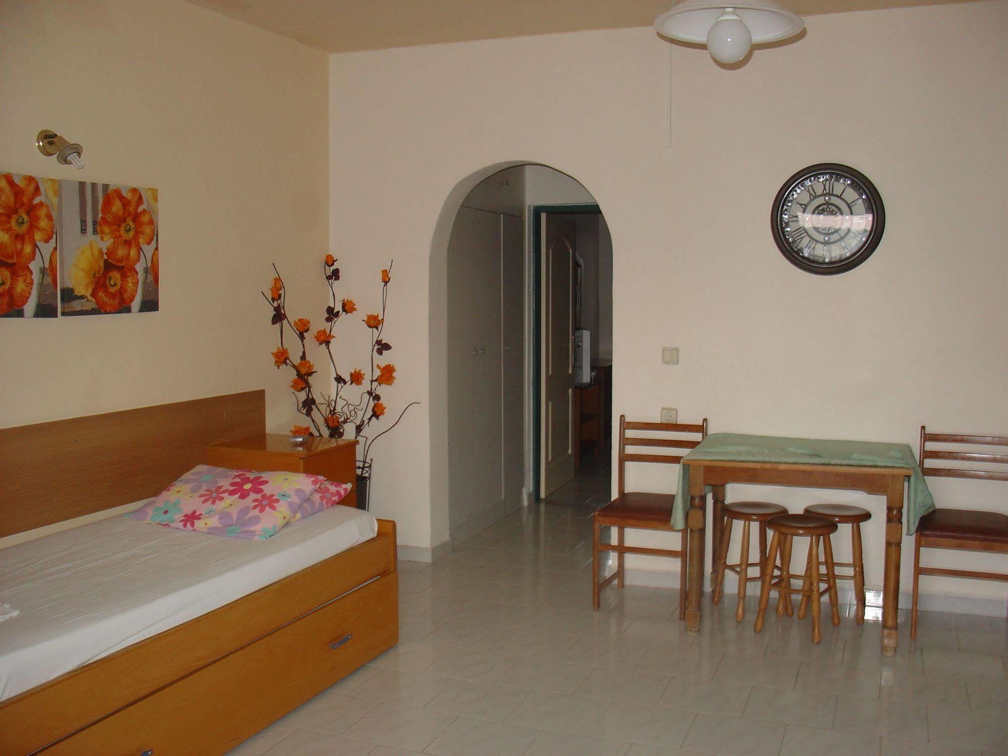 Hotel de apartamente Lyristis Dinos & 3*