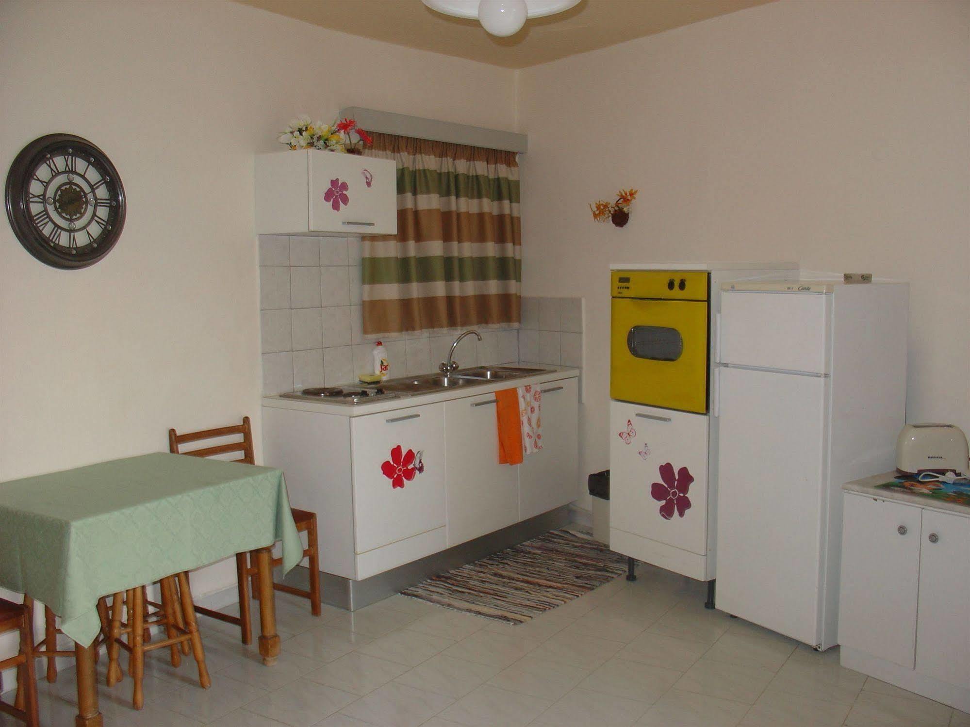 Lyristis Dinos & Hotel de apartamente 3*