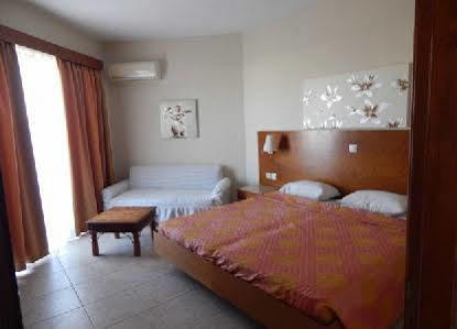 Lyristis Dinos & Hotel de apartamente 3*