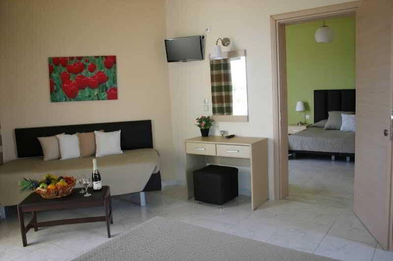 Lyristis Dinos & Hotel de apartamente