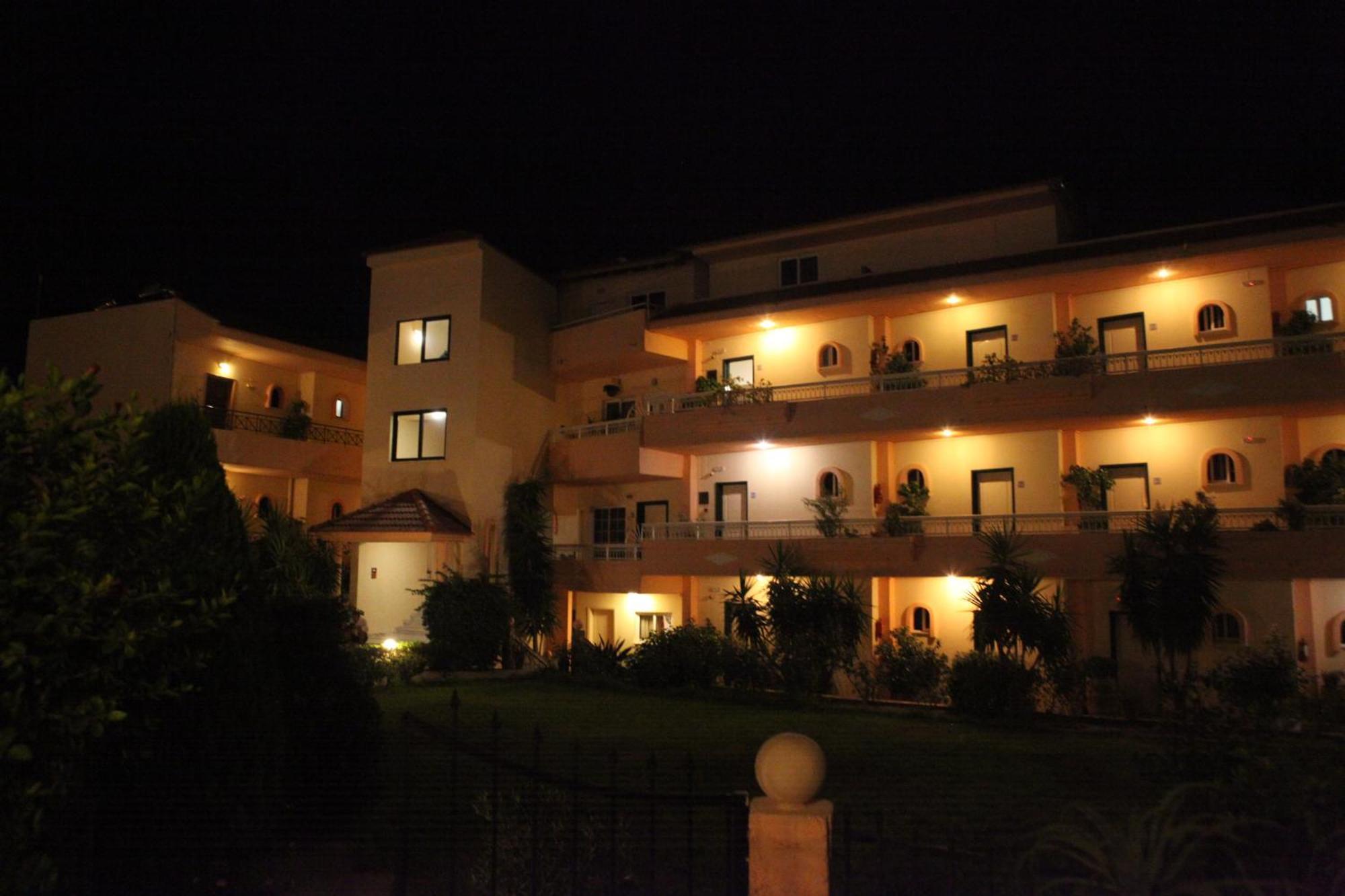 Aparthotel Lyristis Dinos & Faliraki