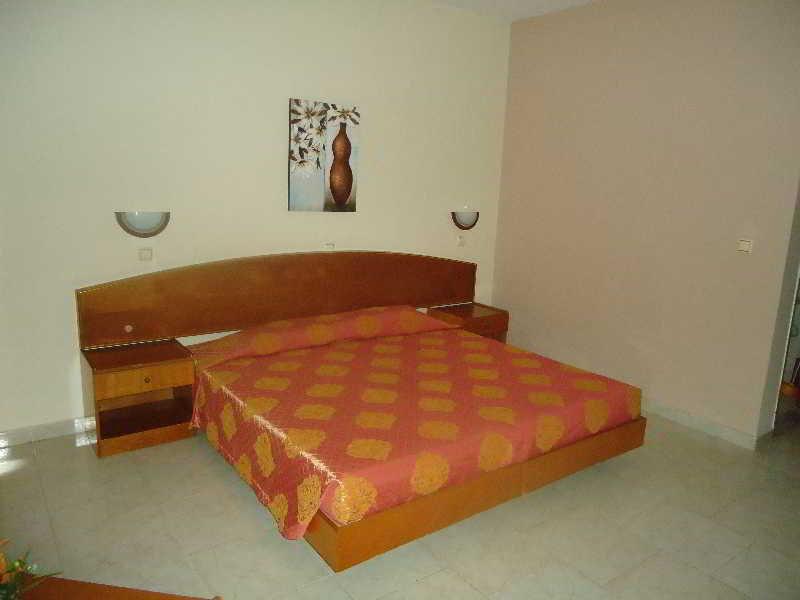 Lyristis Dinos & Aparthotel Faliraki