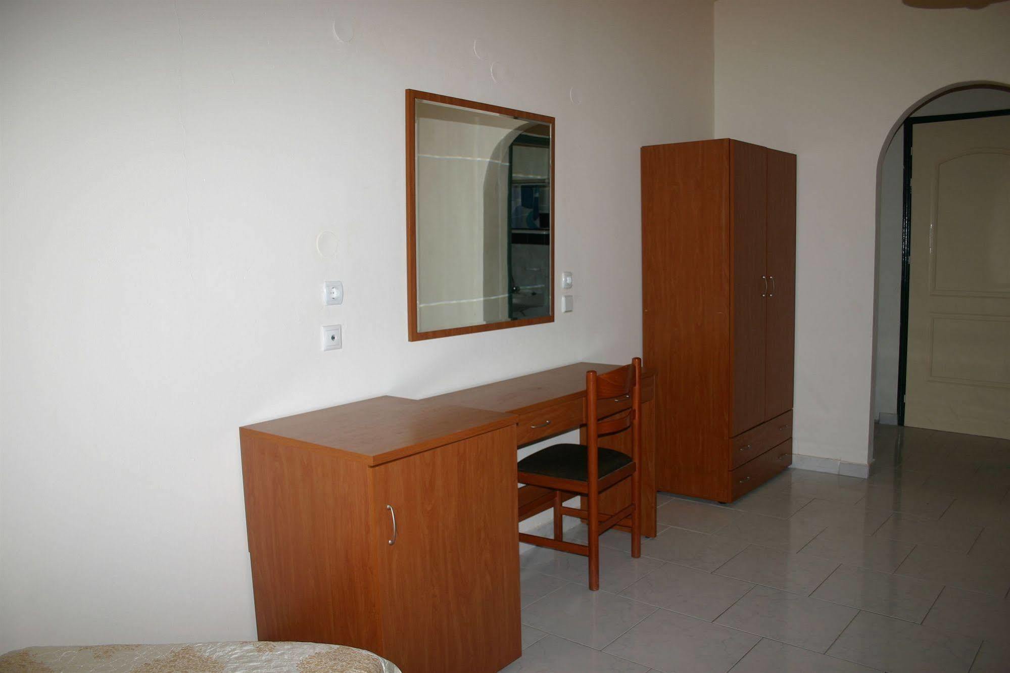 Aparthotel Lyristis Dinos & 3*