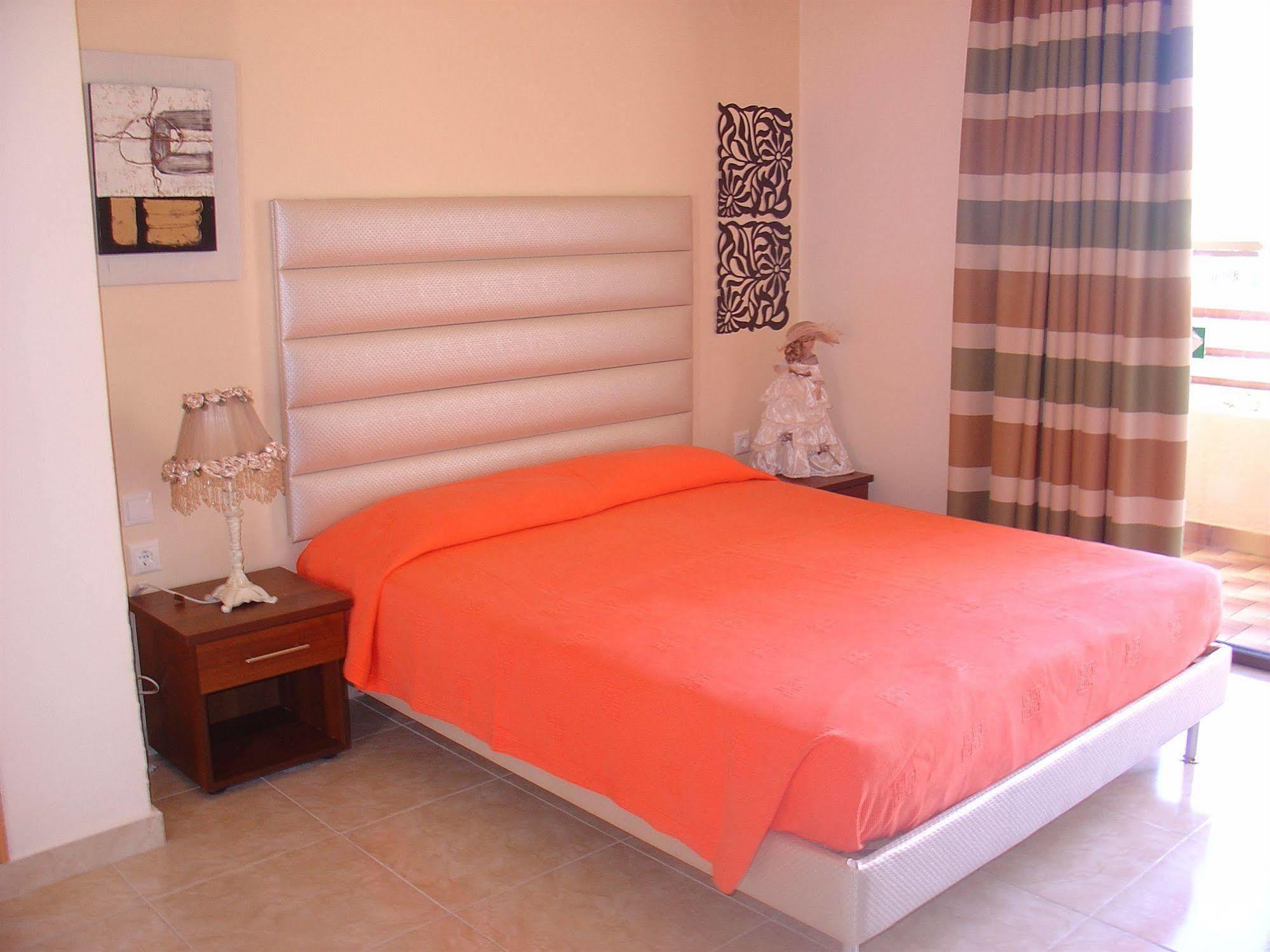 Lyristis Dinos & Lejlighedshotel Faliraki