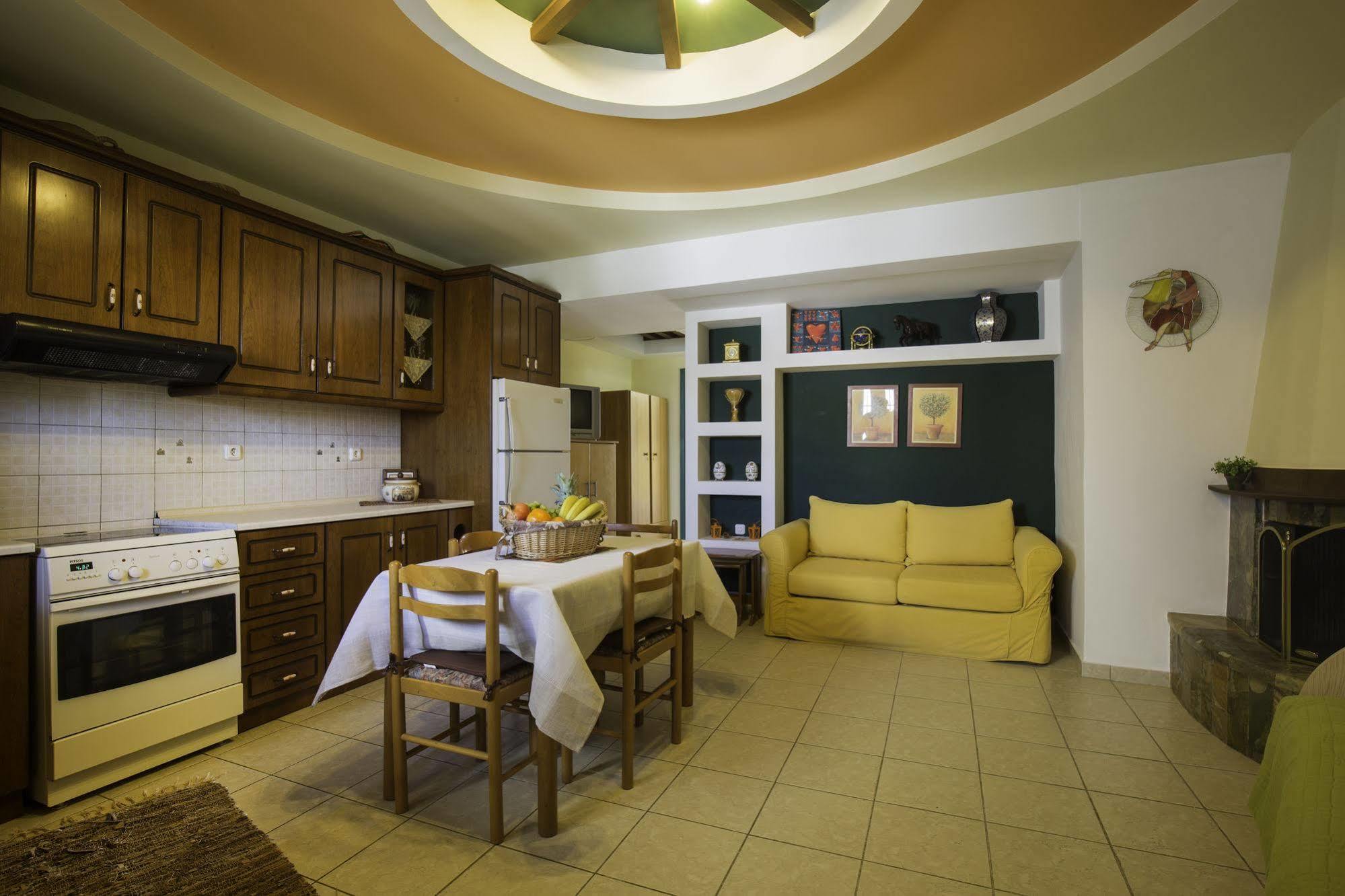 Aparthotel Lyristis Dinos & 3*